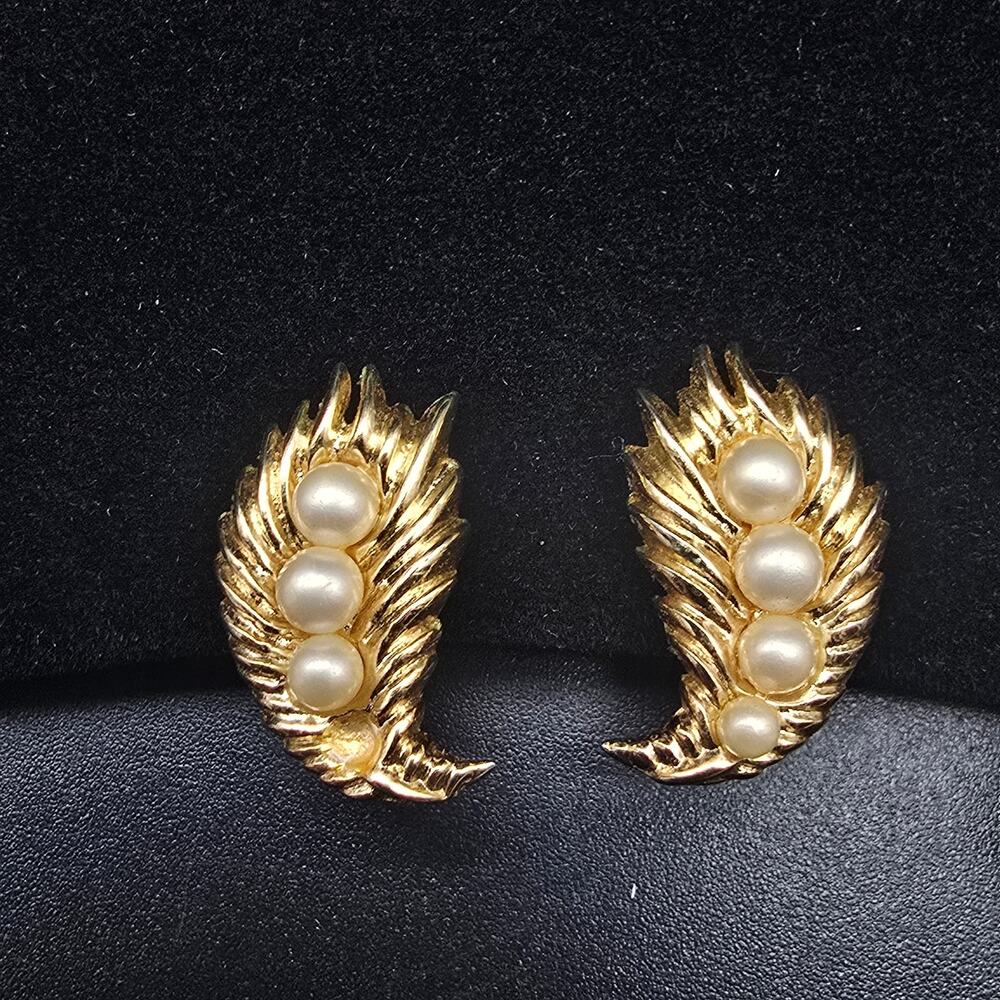 Crown Trifari Gold Tone Faux Pearl Clip On Earrings Vintage Costume Jewelry
